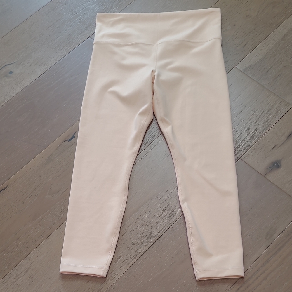 EUC Athleta Ultra High Elation 7/8 Tight Legging Women's sz M Peach/Cream Active
